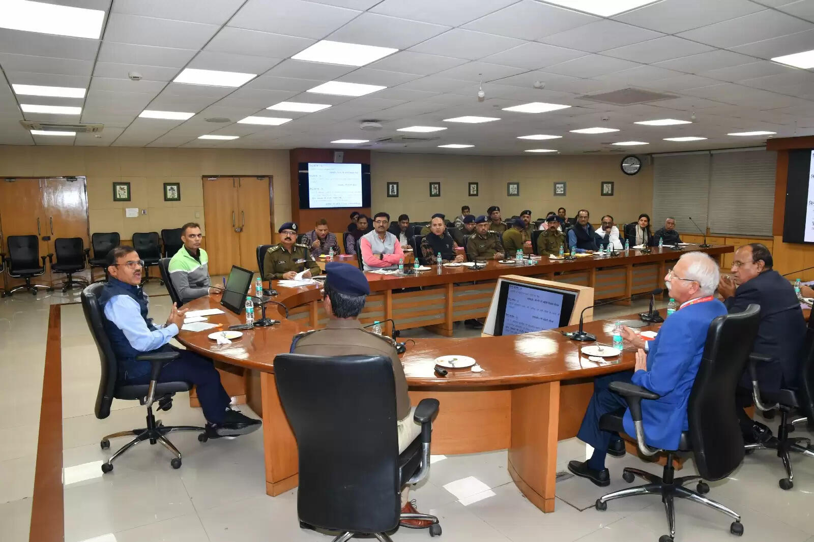 हर्षोल्‍लास एवं धूम-धाम के साथ मनाया जाएगा गणतंत्र दिवस,&nbsp;एडीजी&nbsp;ने बैठक लेकर सौंपी जिम्‍मेदारियाँ