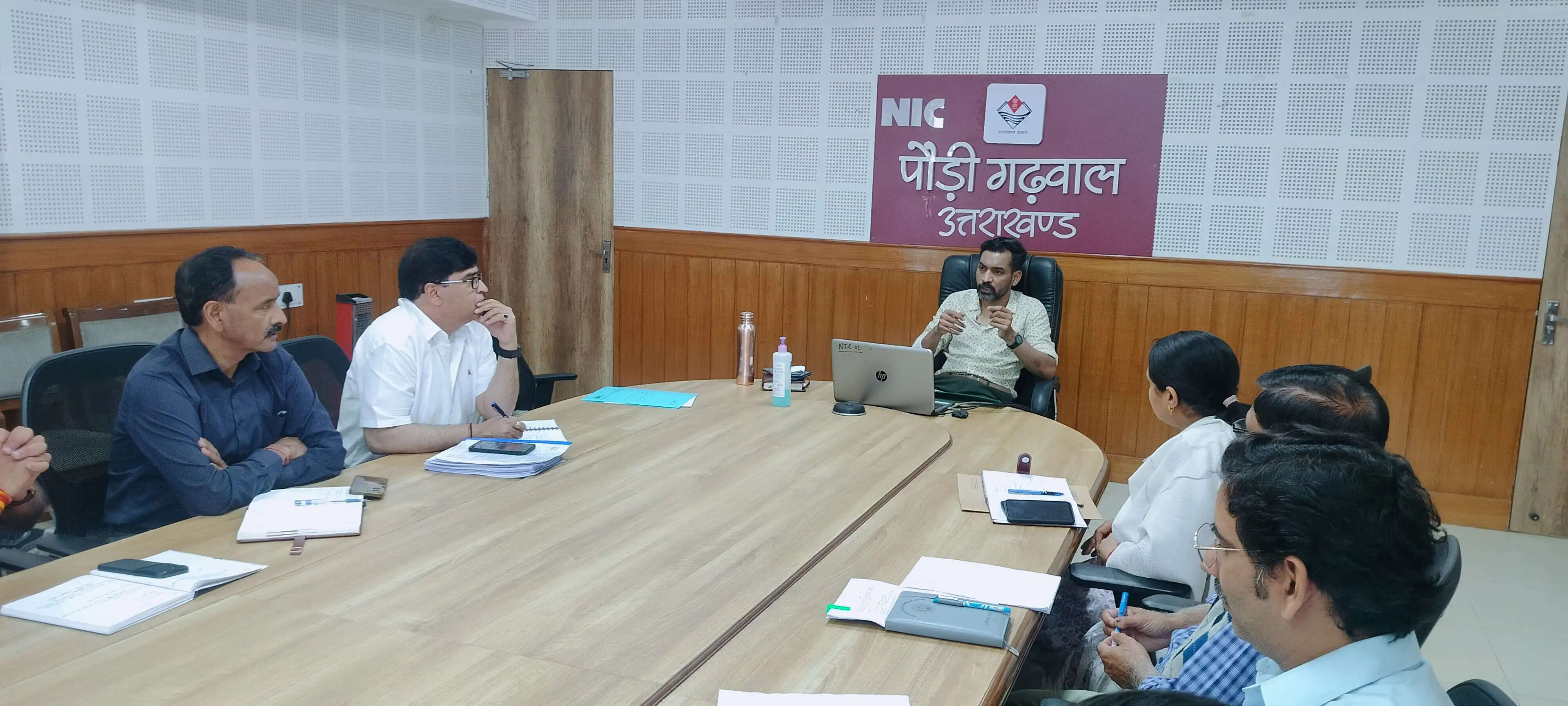 सीएम हेल्पलाइन पर दर्ज शिकायतों के निराकरण में देरी को लेकर जिलाधिकारी नाराज