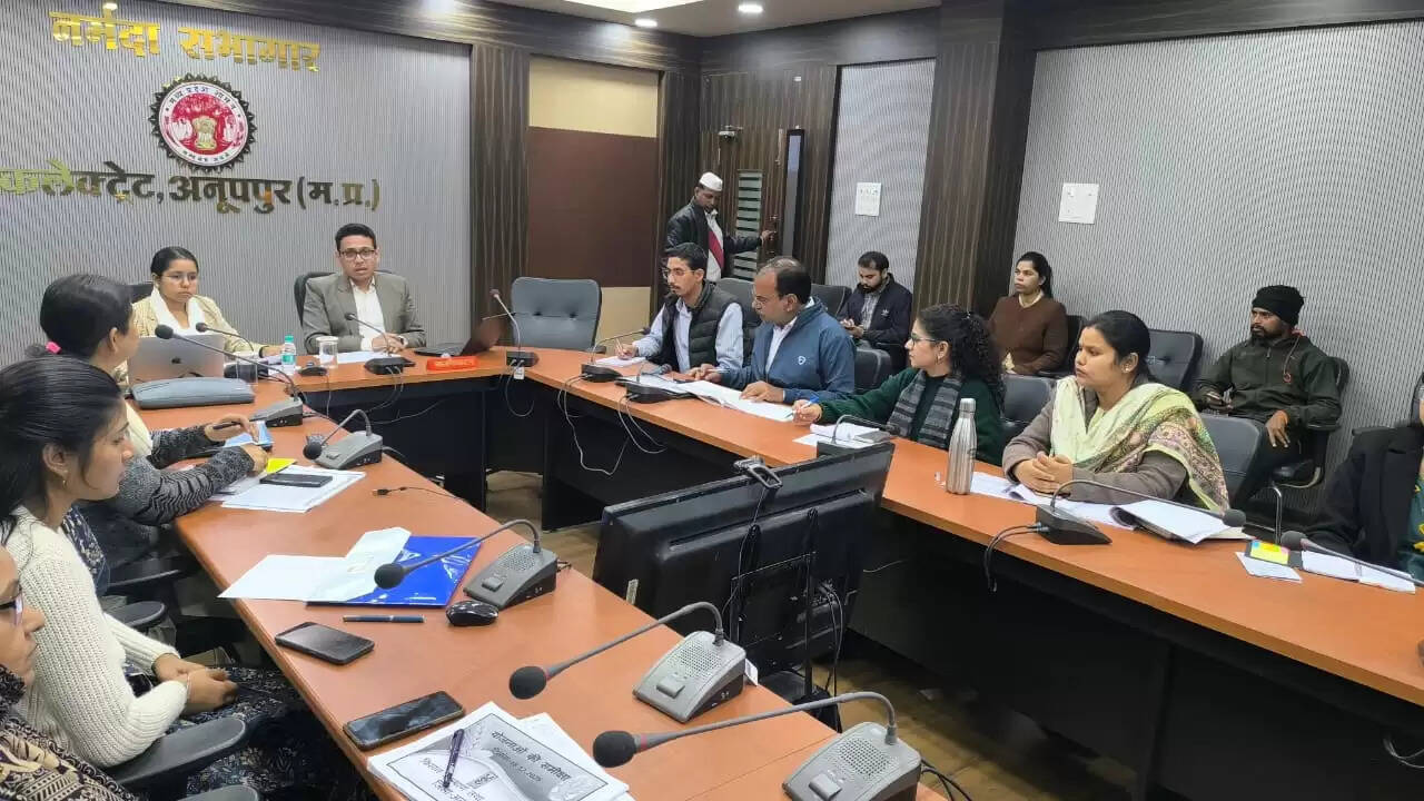 अनूपपुर: जिले में दुग्ध उत्पादन को बढ़ावा देने के उद्देश्य से मिल्क रूट करें तैयार-कलेक्टर