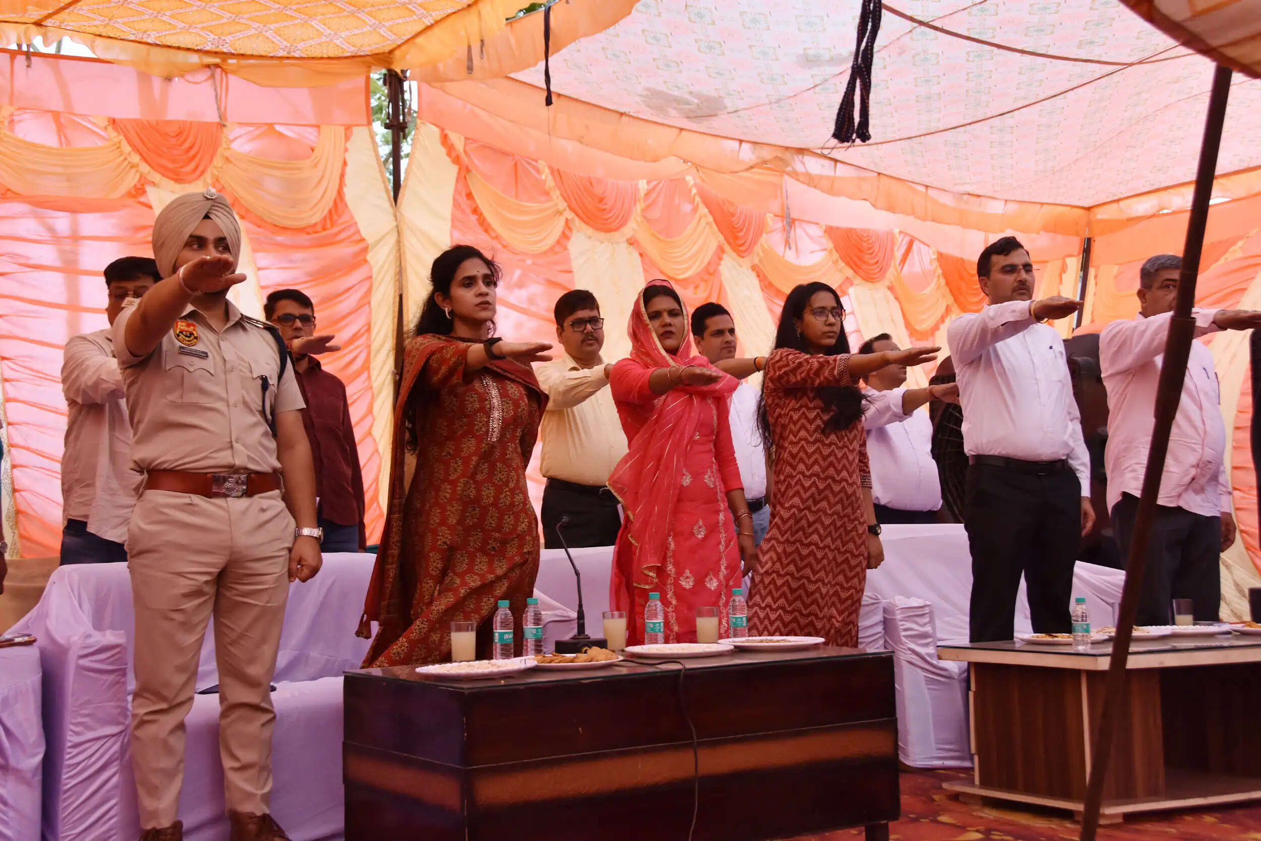 कैथल: प्रशासन के रात्रि प्रवास में पेयजल परियोजना सहित कई समस्याओं के समाधान के निर्देश