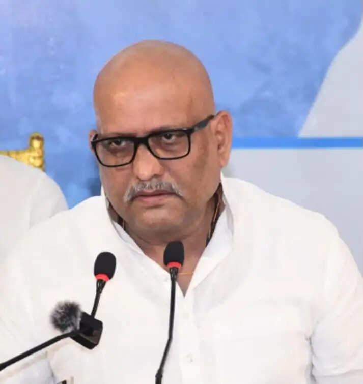 राहुल गांधी की रायबरेली जीत पर राजनाथ सिंह की टिप्पणी से कांग्रेस में उबाल, अजय राय ने किया पलटवार