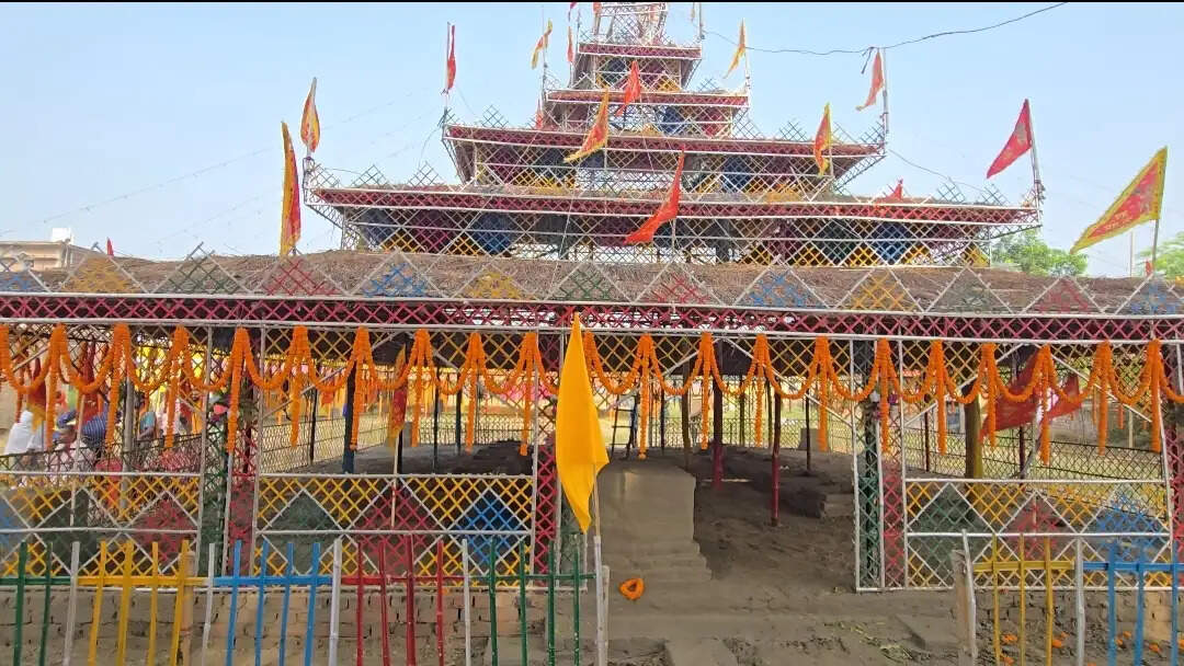 बेरुई में भव्य कलश यात्रा के साथ श्रीलक्ष्मी नारायण महायज्ञ शुरू