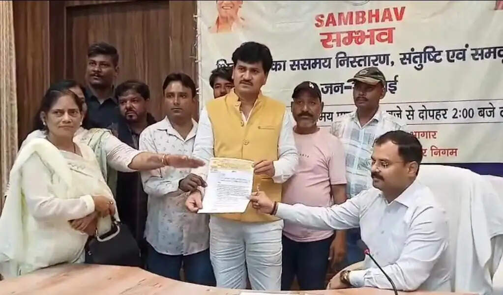 अतिक्रमण हटाने से पहले व्यापारियों का पुनर्वास हो : अनूप शुक्ला
