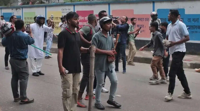 बांग्लादेश में रंगपुर से लेकर ढाका तक छात्र अशांति, संगठनों में टकराव