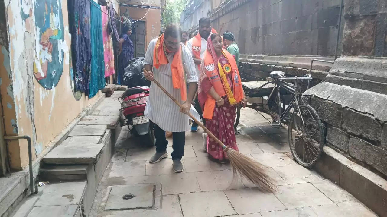 दक्षिणी विधानसभा में 75 दिवसीय वार्ड प्रवास, बिंदु माधव वार्ड में स्वच्छता अभियान