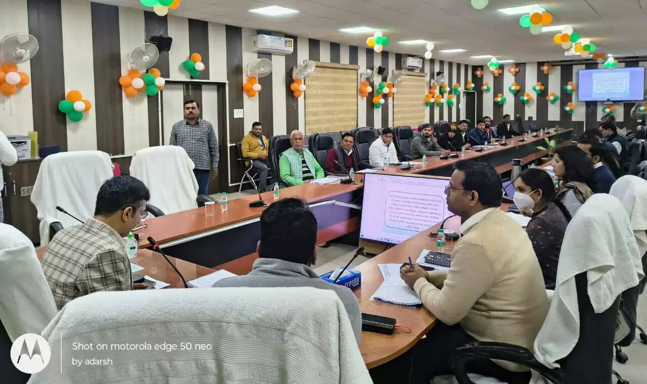 मतदाता सूची पुनरीक्षण पर राजनीतिक दलों संग बैठक, पारदर्शिता पर जोर