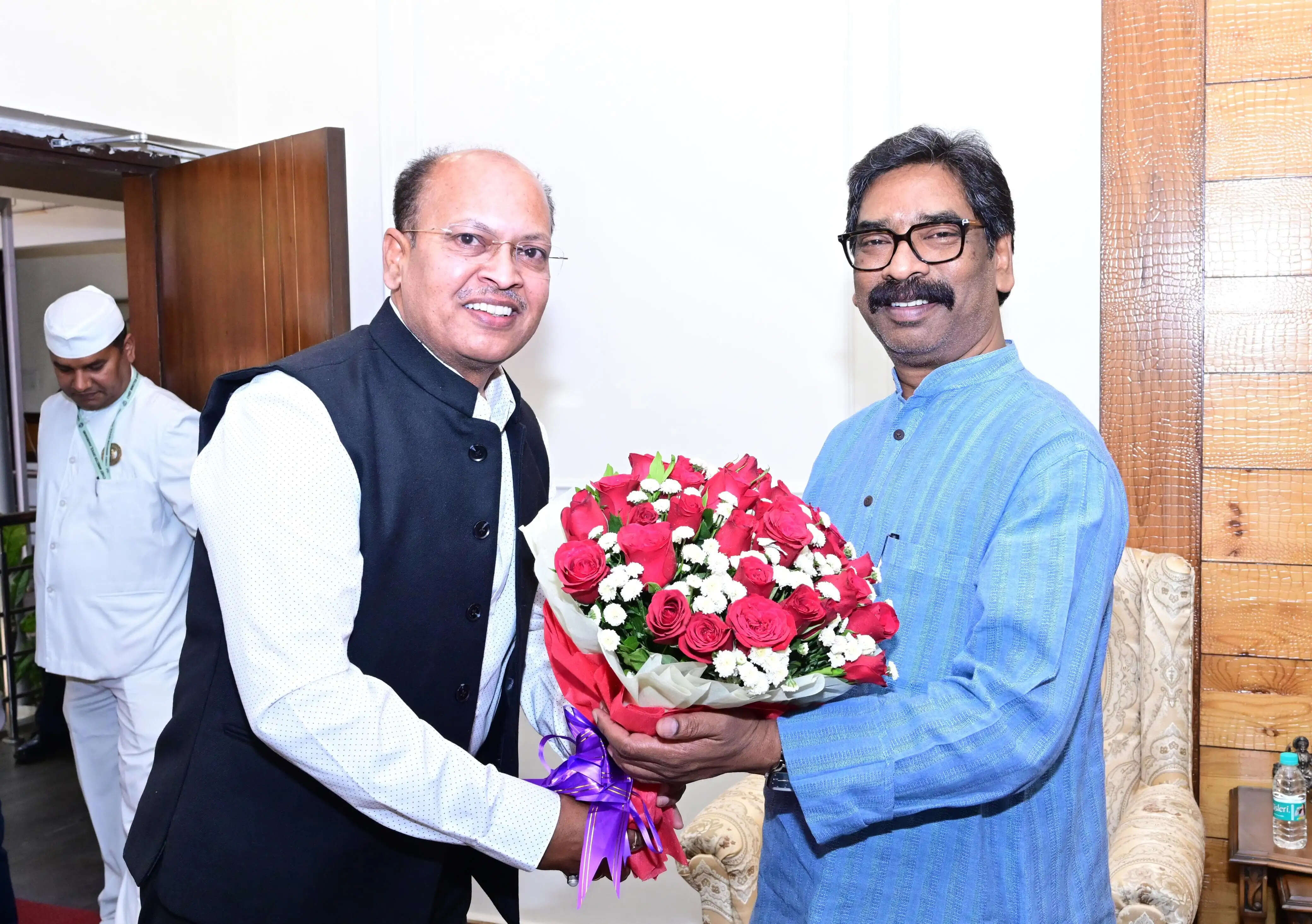 मुख्यमंत्री से डॉ श्यामा प्रसाद मुखर्जी विश्वविद्यालय के कुलपति ने की मुलाकात