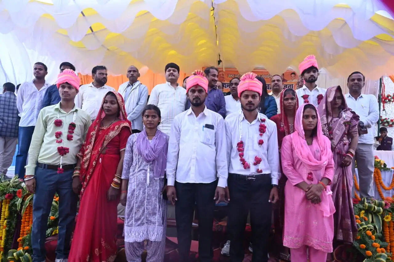 मुख्यमंत्री सामूहिक विवाह योजना में 142 जोड़े विवाह बंधन में बंधे