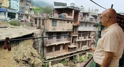 बरसात से पहले ही मिट्टी में मिल गया नगर निगम द्वारा 16 लाख की लागत से बनाया गया पार्क