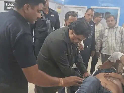 जींद : सड़क हादसे में घायल को डिप्टी स्पीकर ने पहुंचाया अस्पताल