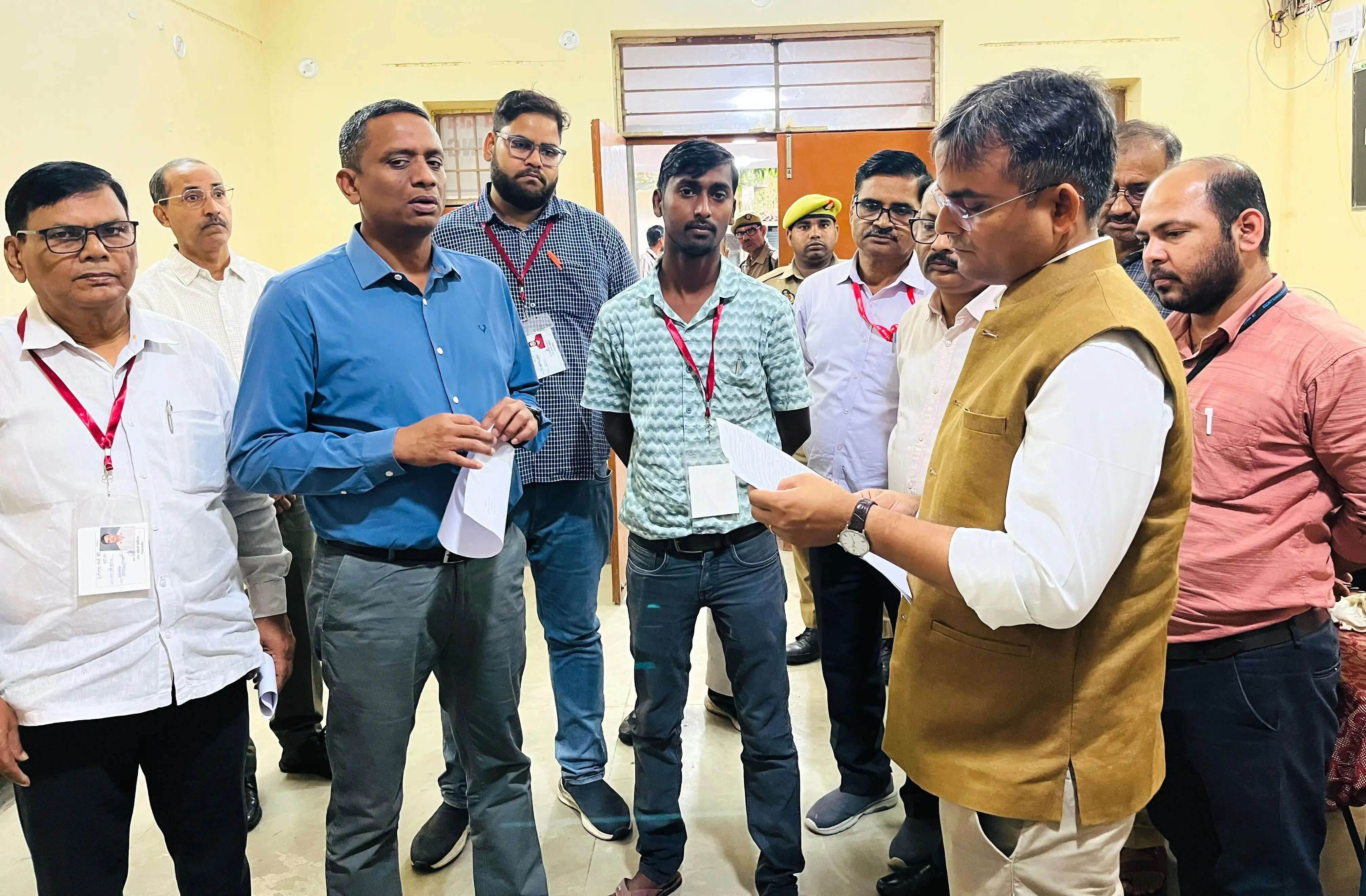 ईवीएम-वीवीपैट वेयरहाउस की सुरक्षा को लेकर डीएम सख्त, शिफ्टवार तैनात होंगे सुरक्षा गार्ड
