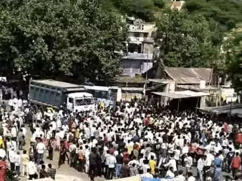 (अपडेट) बेकाबू डंपर ने 16 लोगों को कुचला, पांच की मौत, दस जयपुर रेफर