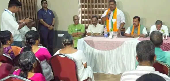 केरल विस चुनावः जान गंवाने वाले कार्यकर्ताओं के परिजनों से मिले भाजपा अध्यक्ष, रोड शो