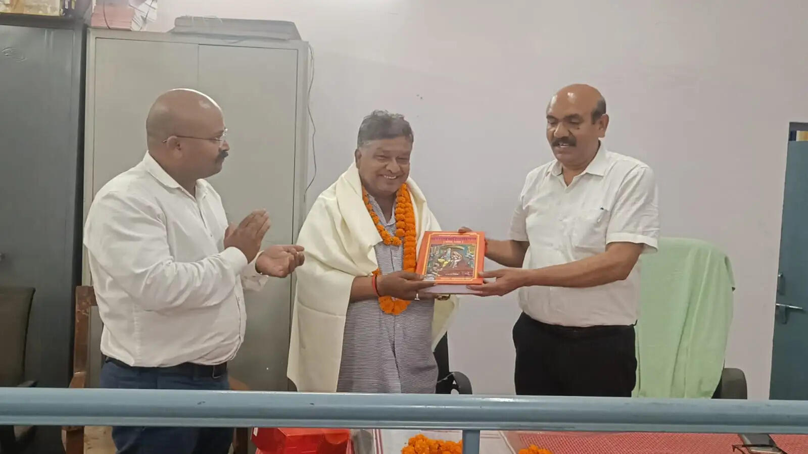 सेवा के 30 वर्ष पूर्ण कर मुख्य अनुलेखक सुधीर कुमार श्रीवास्तव सेवानिवृत्त