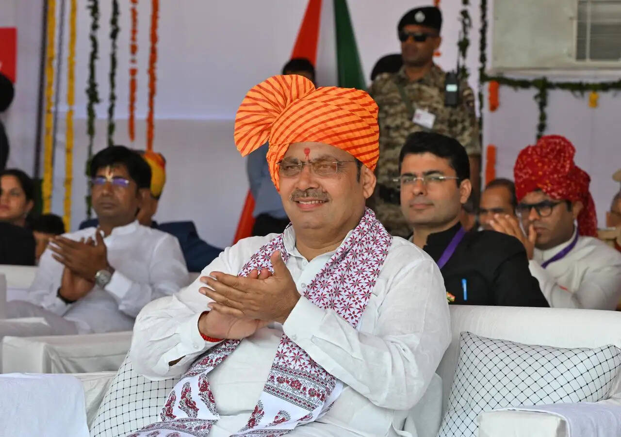 बीकानेर में&nbsp;मुख्यमंत्री ध्वजारोहण&nbsp;कर&nbsp;बाेले,&nbsp;वर्ष 2047 तक विकसित भारत-विकसित राजस्थान के संकल्प को सिद्धि तक पहुंचाएंगे