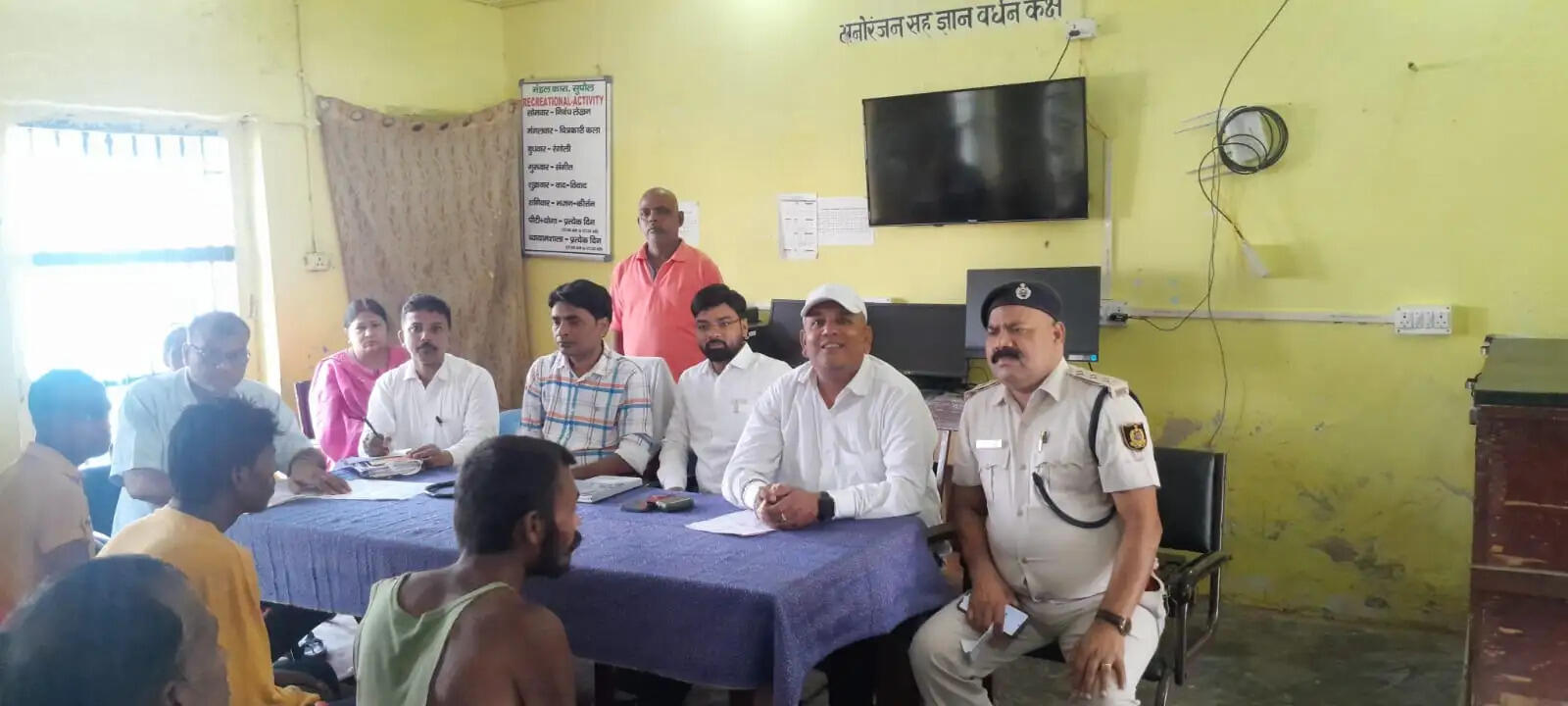 मंडल कारा सुपौल और बीरपुर में बंदियों को बताए गए विधिक अधिकार