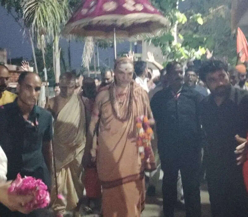 स्वामी अविमुक्तेश्वरानंद का&nbsp;भव्य स्वागत, बोले- गौ माता को राष्ट्रमाता बनाने तक जारी रहेगा संघर्ष