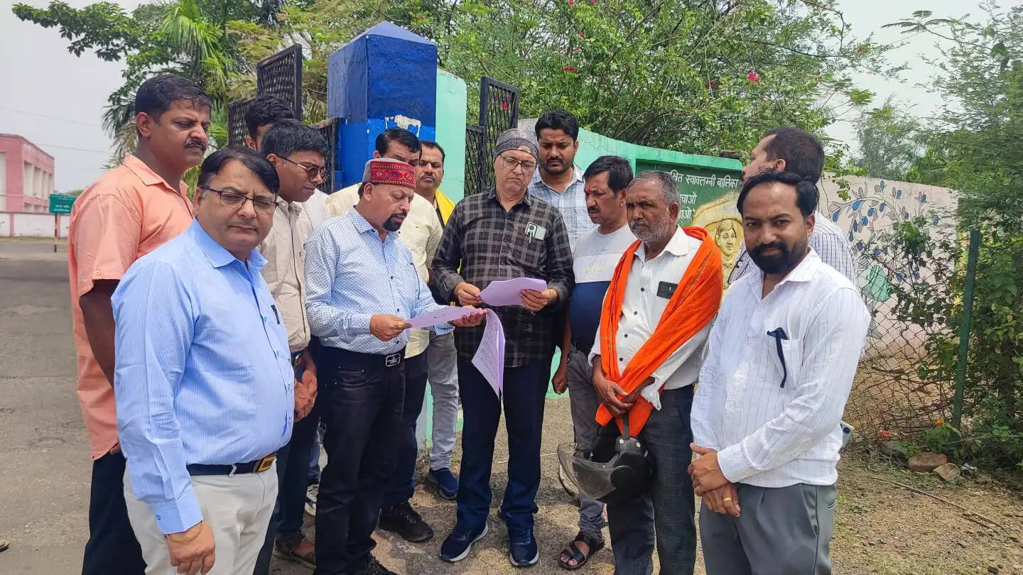 अनूपपुर में ऑनलाइन बिक्री के विरोध में दवा दुकानें रहीं बंद, शांतिपूर्ण तरीके से उठाए मुद्दे
