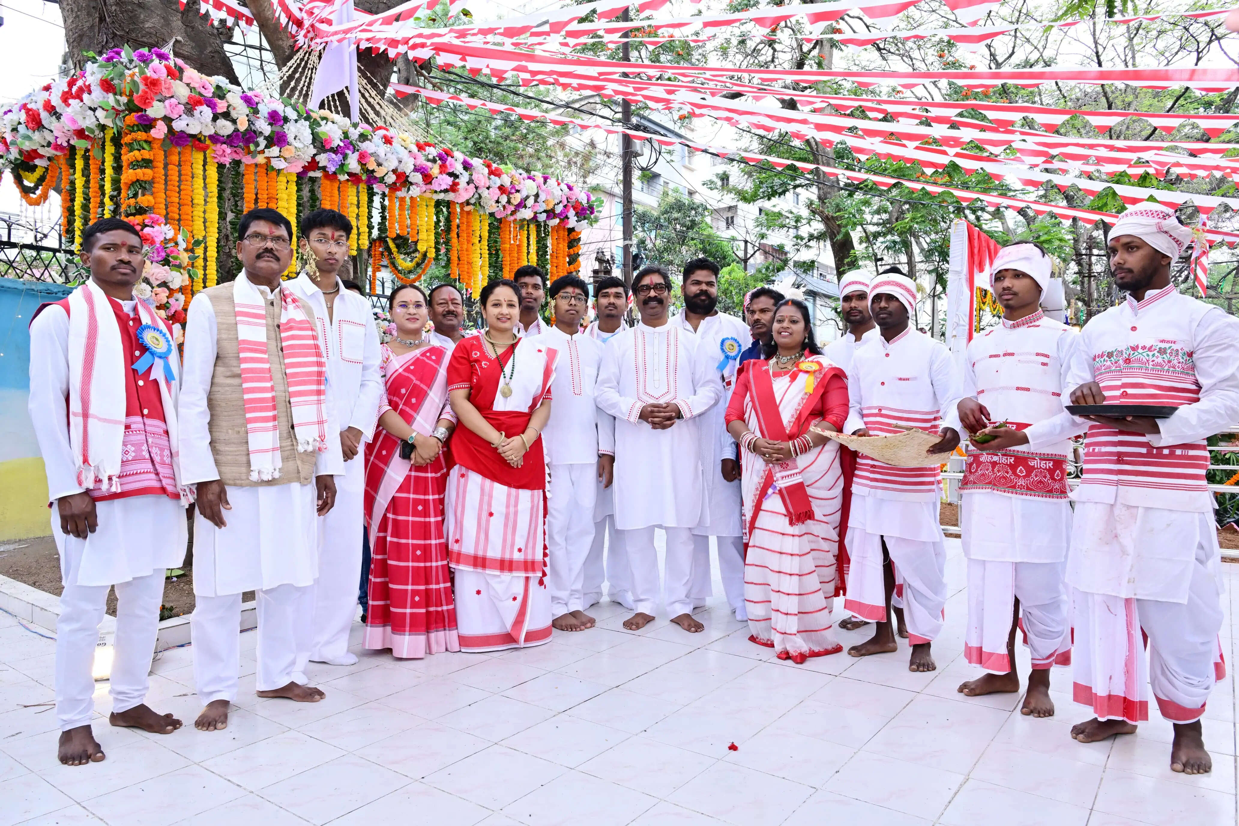 सरहुल महोत्सव में शामिल हुए मुख्यमंत्री हेमन्त सोरेन, प्रकृति संरक्षण का दिया संदेश