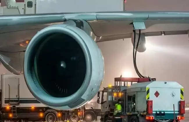 विमान ईंधन एटीएफ की कीमत में 7.3 फीसदी की भारी कटौती, नई दरें लागू