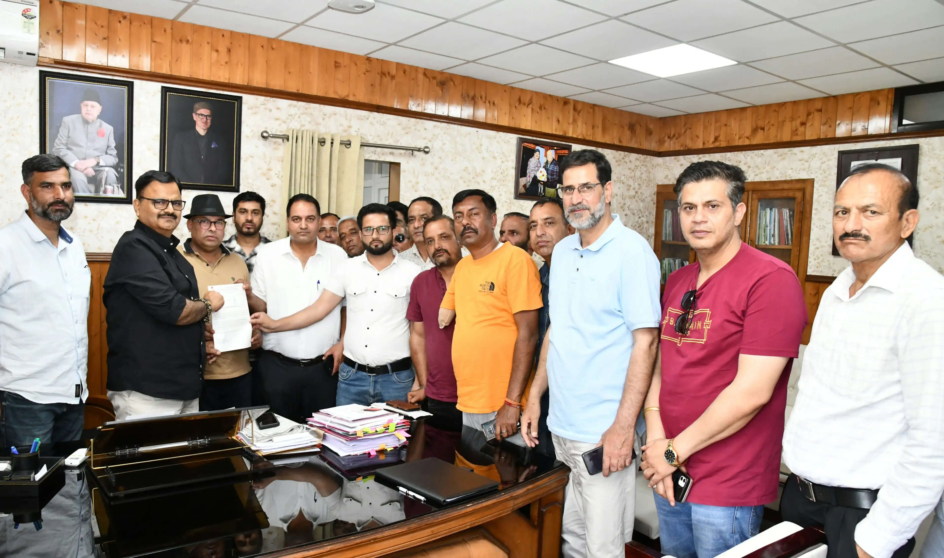 जल जीवन मिशन भुगतान में देरी पर ठेकेदारों ने मंत्री जावेद राणा से लगाई गुहार