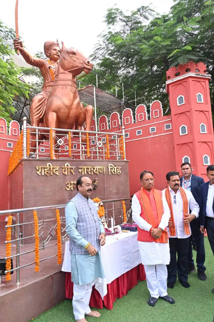 रायपुर : मुख्यमंत्री साय ने शपथ ग्रहण के पहले दो महान विभूतियों को किया नमन