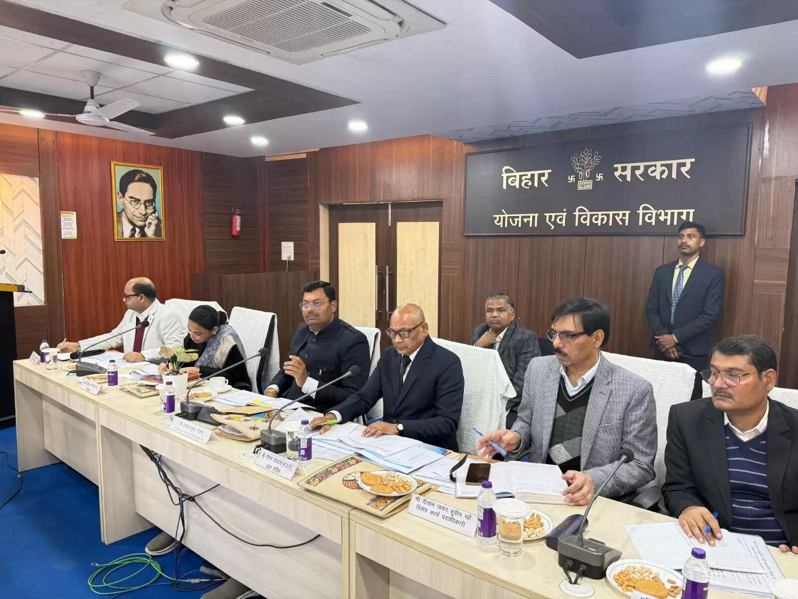 एससी-एसटी कल्याण योजनाओं की राज्य स्तरीय समीक्षा, मंत्री लखेंद्र कुमार रोशन ने लंबित कार्य शीघ्र पूरा करने के दिए निर्देश