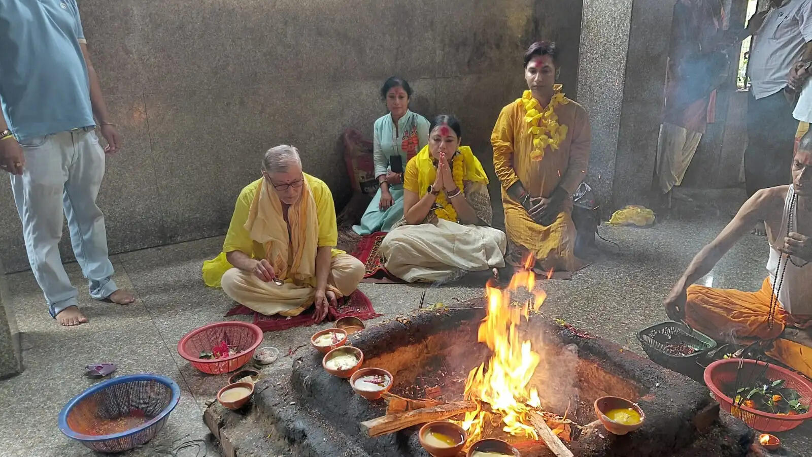 पीएम नरेंद्र मोदी के उत्तम स्वास्थ्य और दीर्घायु के लिये अग्निमित्रा पाल ने कामाख्या मंदिर में की पूजा-अर्चना