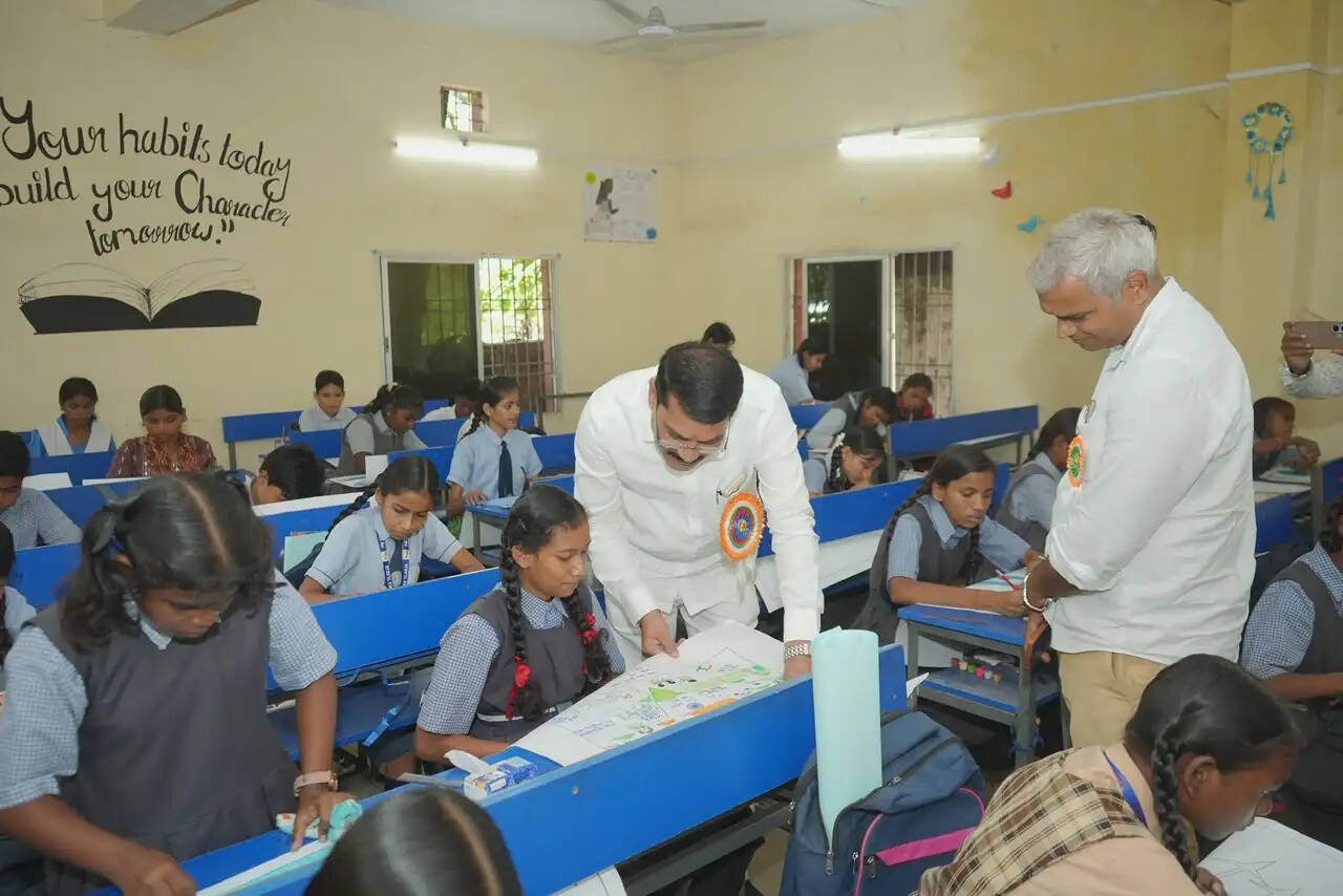 मेरे सपनों का भारत: कोरबा में भाषण और चित्रकला प्रतियोगिता में विद्यार्थियों ने दिखाई रचनात्मकता