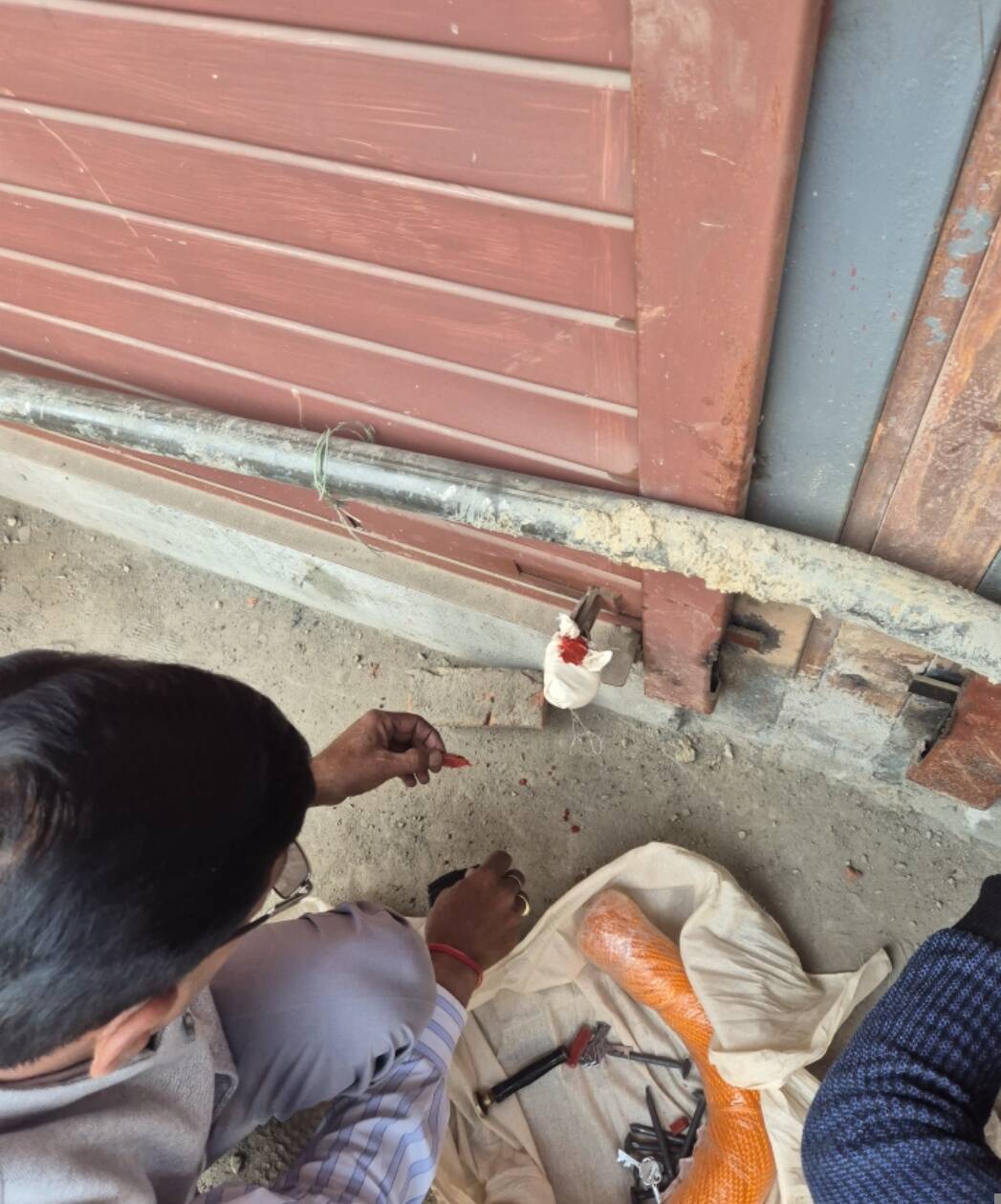 आजाद कॉलोनी में अवैध व्यावसायिक निर्माण सील