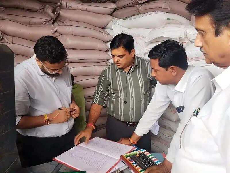 इंदौर: चॉकलेट फैक्ट्री में मिला निर्धारित सीमा से 375 क्विंटल अधिक शक्कर का स्टॉक, जब्त