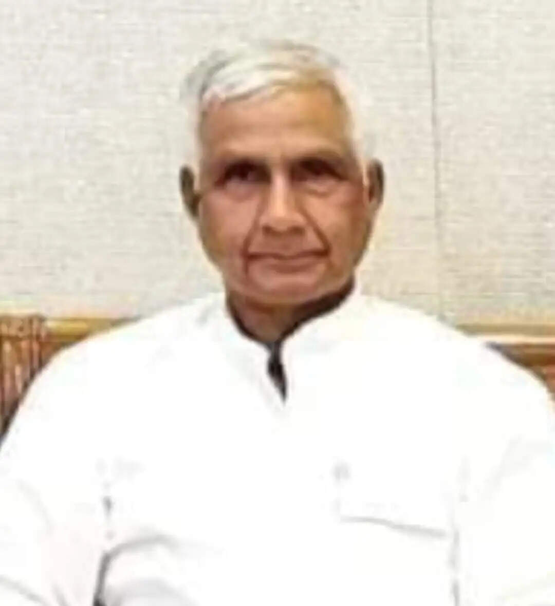 देवरिया : भाजपा की ऐतिहासिक जीत पर नेताओं और कार्यकर्ताओं में खुशी की लहर, मिष्ठान खिलाकर मनाया जश्न