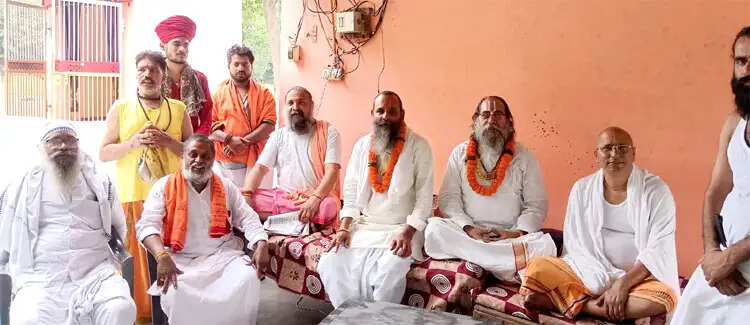 अखाड़ा परिषद महामंत्री बनने पर श्रीमहंत राजेंद्र दास महाराज का संतों ने किया स्वागत