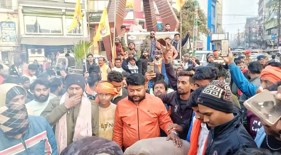 बजरंग दल और विहिप का आक्रोश प्रदर्शन, बांग्लादेशी कट्टरपंथियों का पुतला फूंका