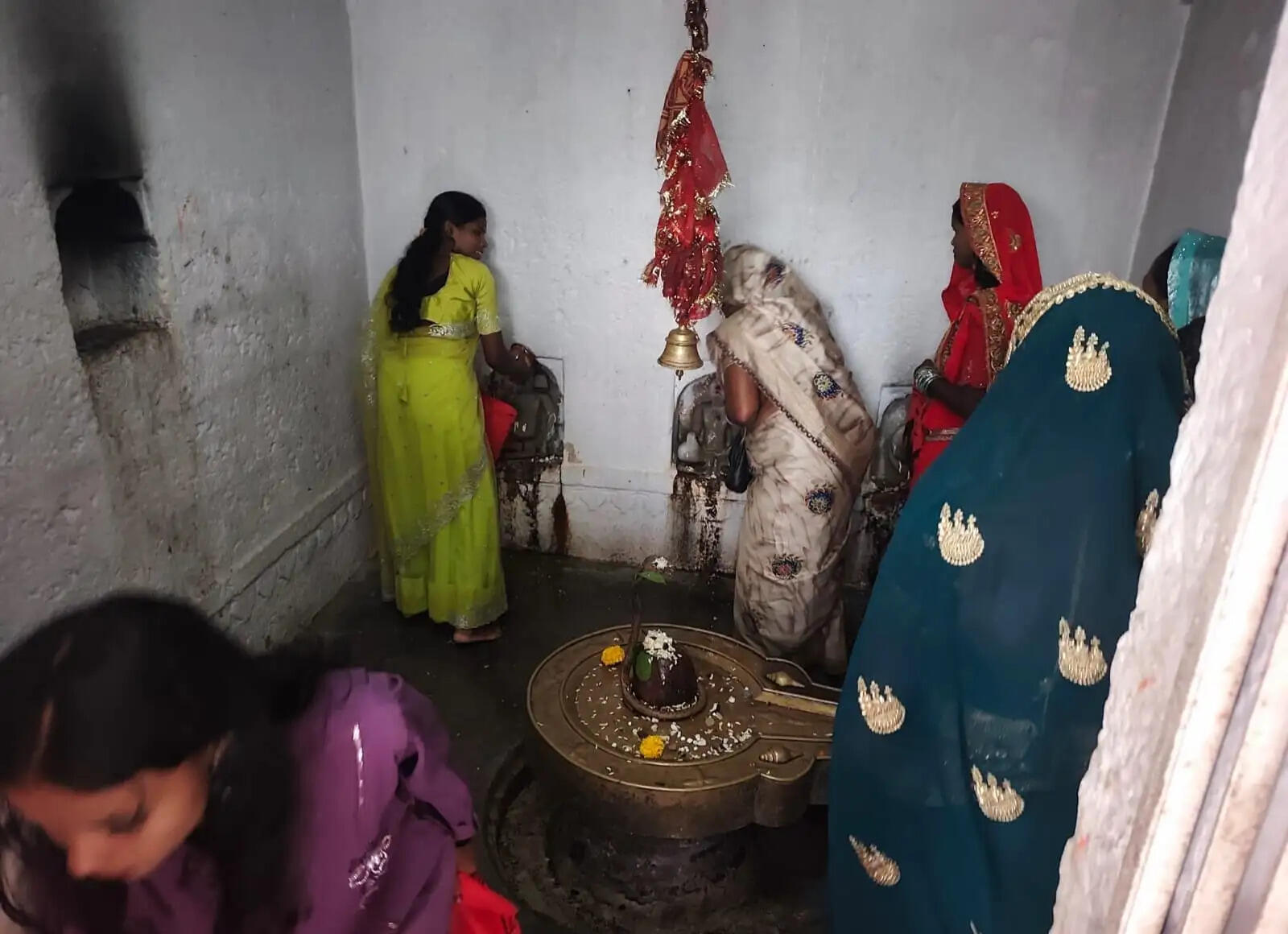 हरतालिका तीज पर अमरकंटक में उमड़ी श्रद्धालुओं की भीड़, नर्मदा समेत नदियों में किया मौनी स्नान