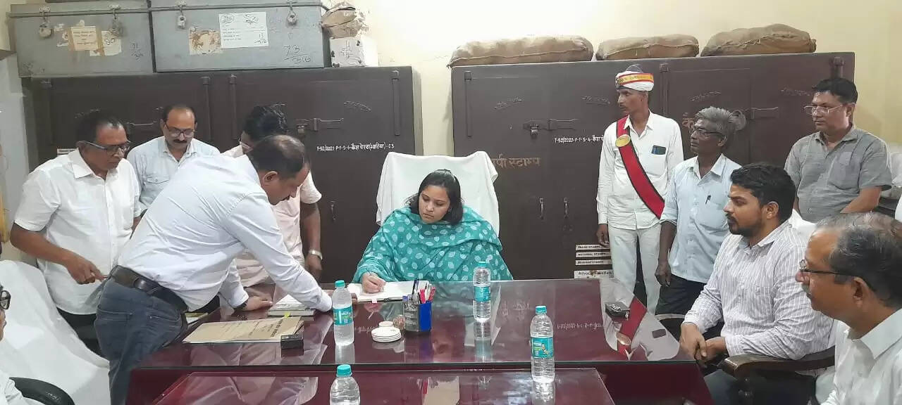 नवागत जिलाधिकारी कृतिका ज्योत्सना ने कोषागार पहुँचकर किया कार्यभार ग्रहण