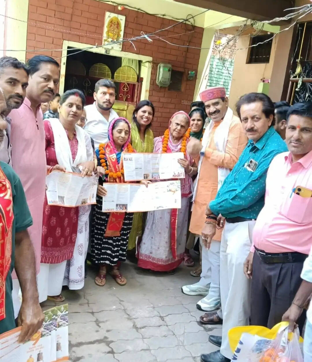 स्वच्छता और जनजागरूकता को लेकर भाजपा सक्रिय, बस्तियों में चला अभियान : अनिल दीक्षित