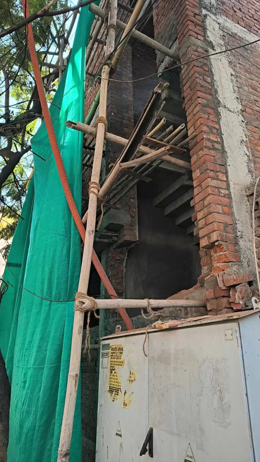 जबलपुरः निर्माण कार्य में गंभीर अनियमितताएं, बालाजी कंस्ट्रक्शन को नोटिस जारी