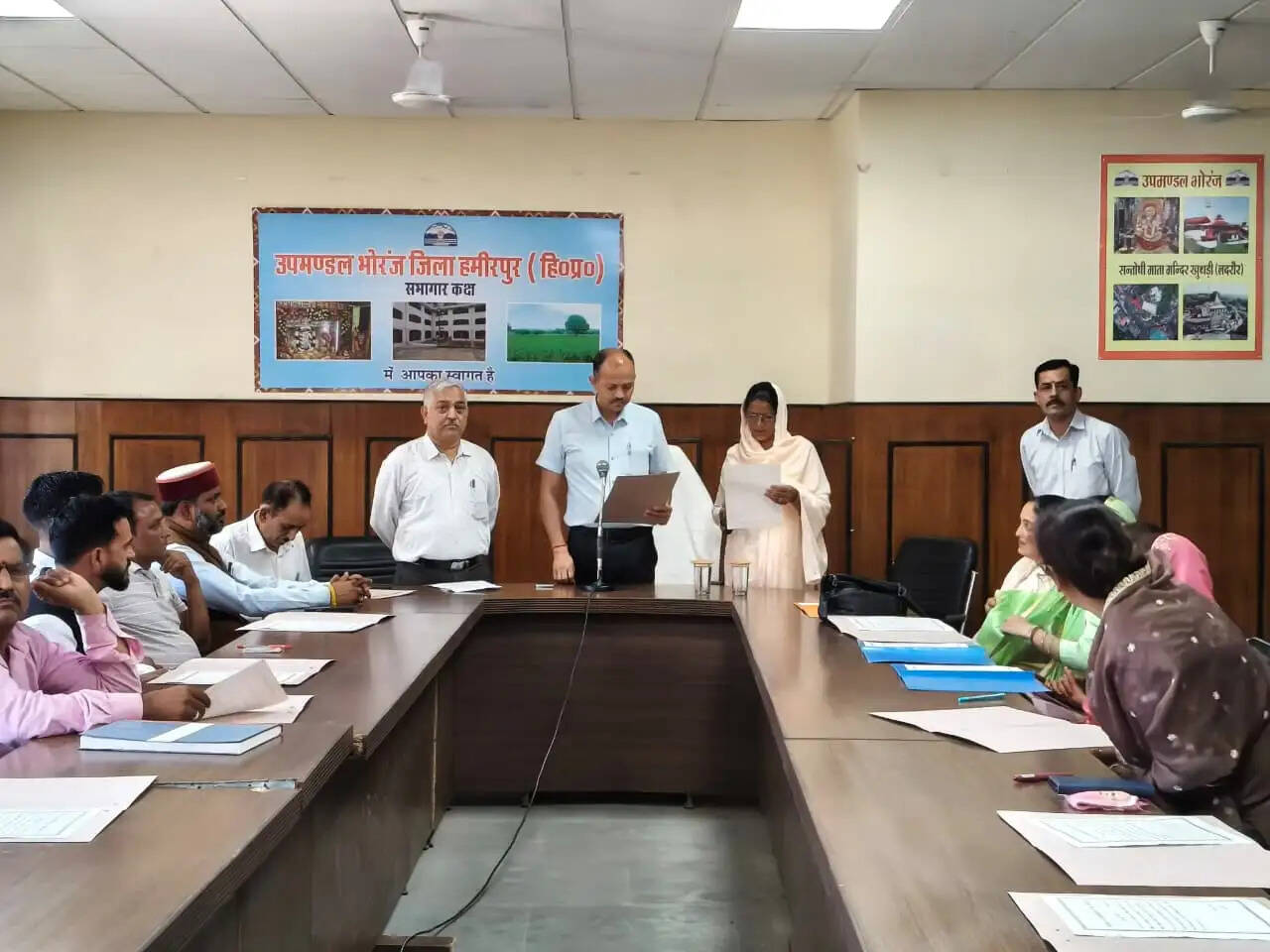 पंचायत समिति भोरंज के नवनिर्वाचित सदस्यों को दिलाई शपथ