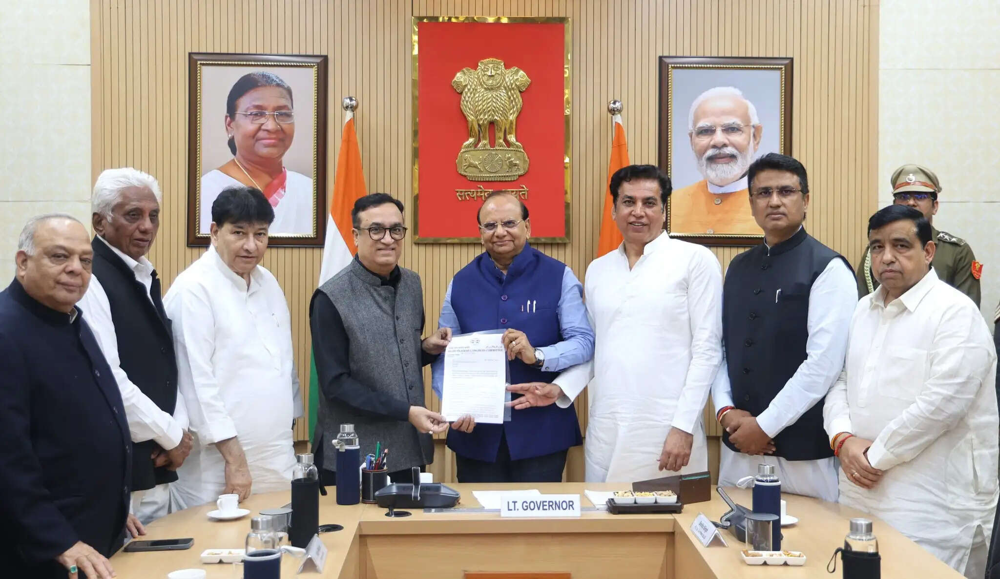 कांग्रेस ने उपराज्यपाल को सौंपा ज्ञापन, युवा कांग्रेस कार्यकर्ताओं की रिहाई की मांग