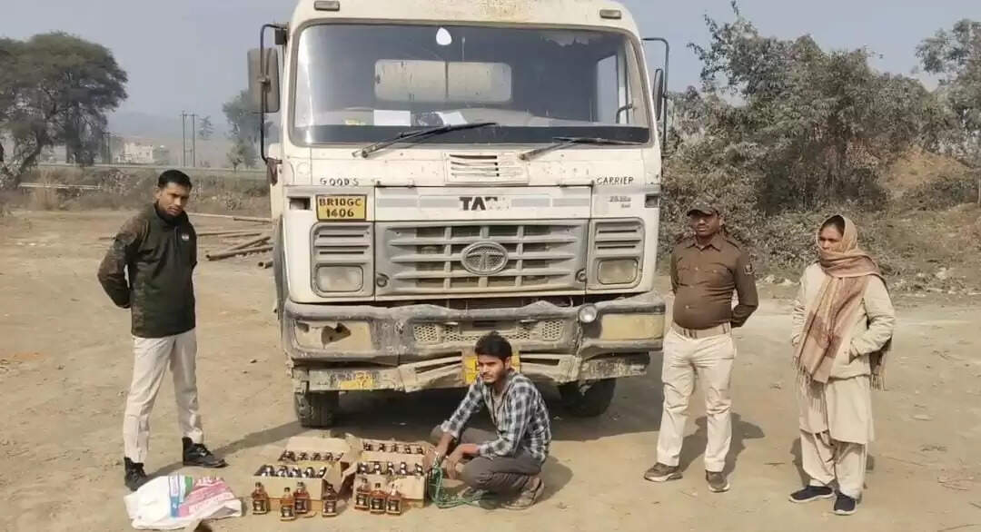 100 बोतल विदेशी शराब के साथ तस्कर गिरफ्तार