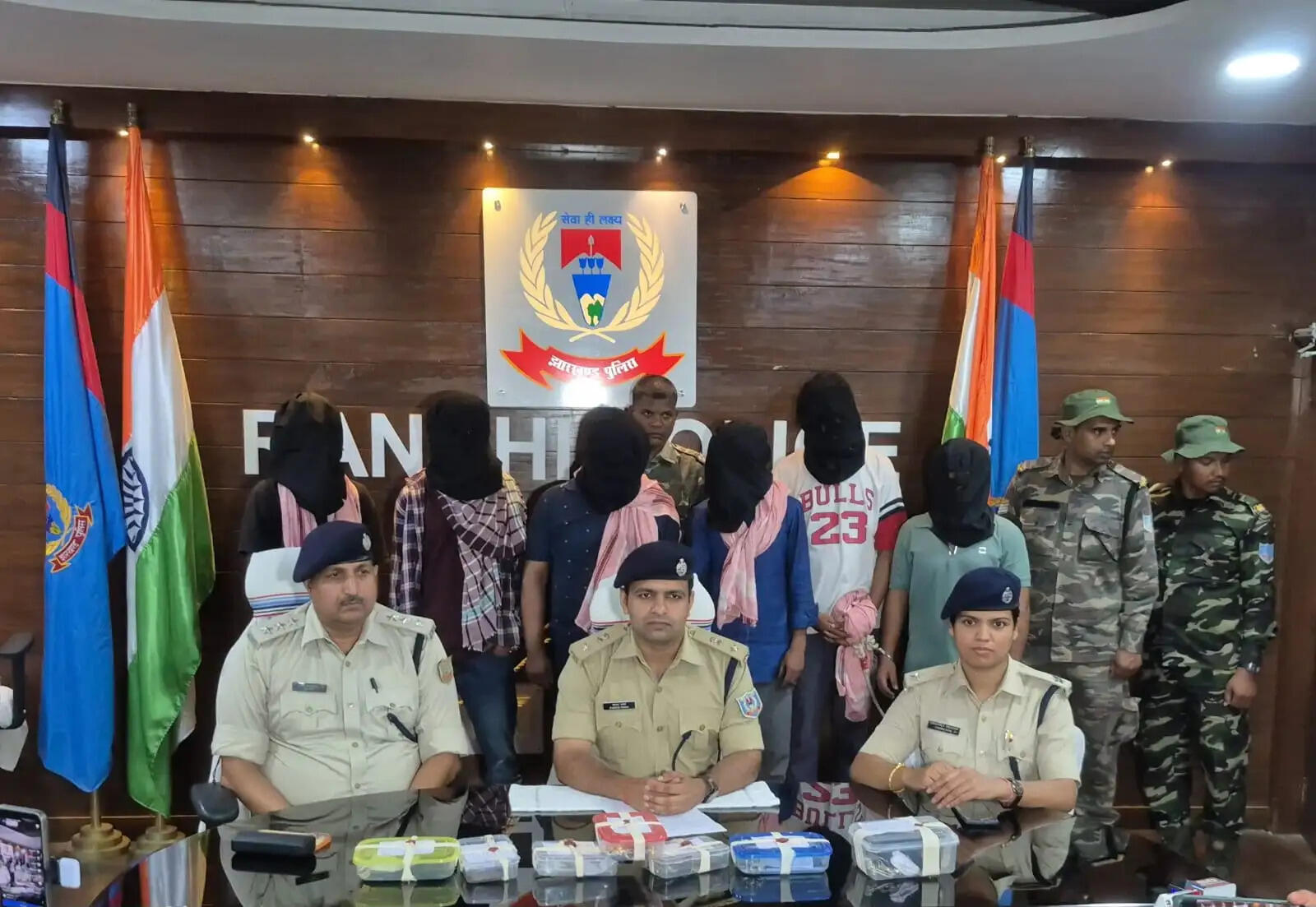 लाखों की चोरी का खुलासा, सात आरोपित पकड़े गए