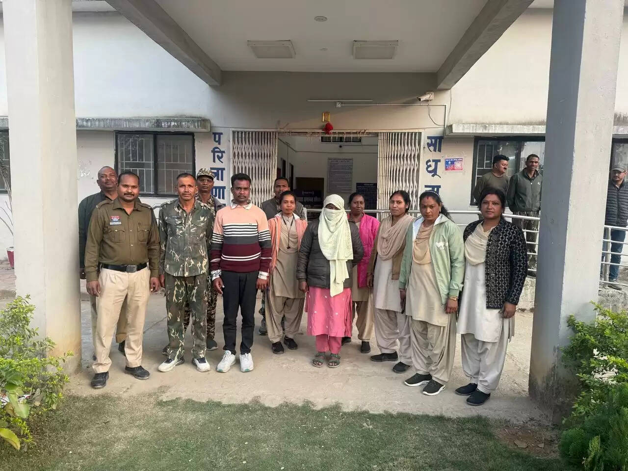 बलरामपुर : रेत में दबे अज्ञात शव की गुत्थी सुलझी, पत्नी और प्रेमी गिरफ्तार