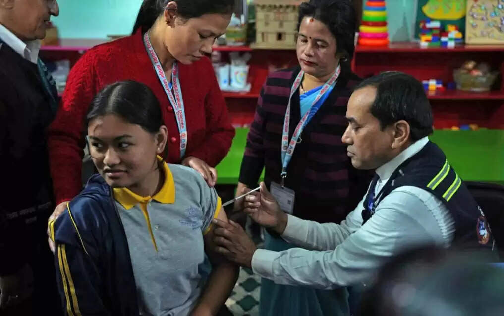 नेपाल सरकार देशभर की 3 लाख बालिकाओं को एचपीवी टीका लगाएगी