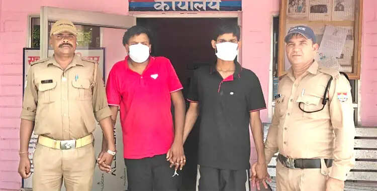 जानलेवा हमले के मामले में फरार दो इनामी गिरफ्तार
