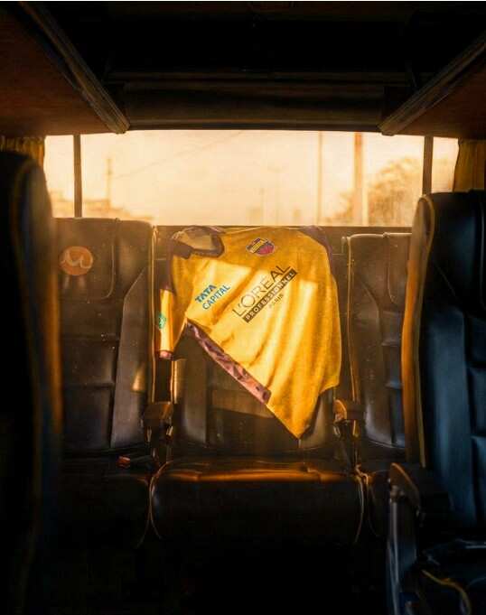 यूपी वॉरियर्ज़ ने डब्ल्यूपीएल 2026 से पहले बनारसी विरासत से प्रेरित नई जर्सी का किया अनावरण