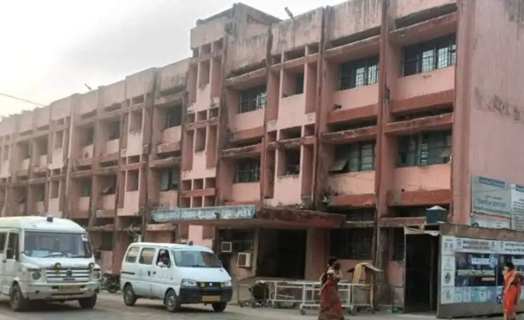 ट्रेन से गिरकर युवक की मौत