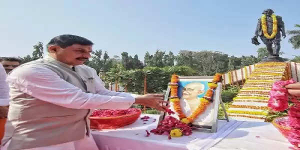 मुख्यमंत्री डॉ. यादव ने महात्मा गांधी और पूर्व प्रधानमंत्री स्व. शास्त्री को जयंती पर की श्रद्धांजलि अर्पित