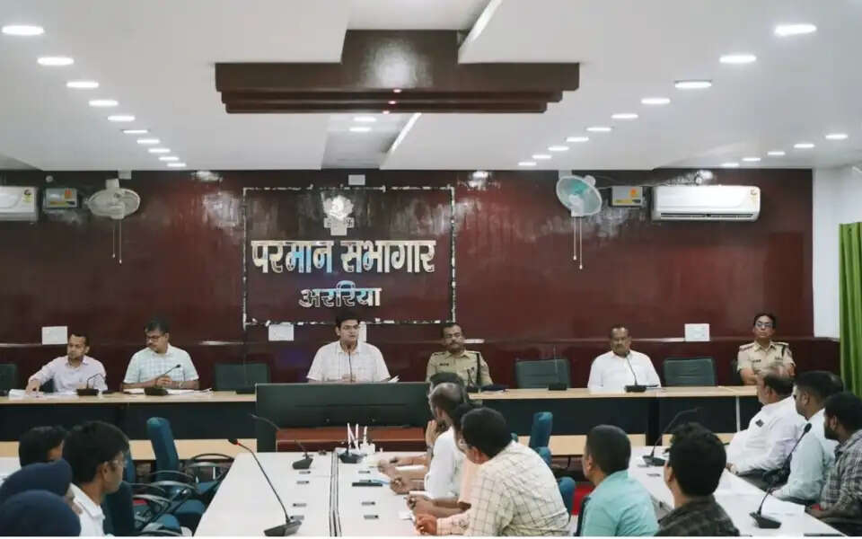 हाइवे के किनारे अतिक्रमित जमीन 10 जून तक कराए जायेंगे खाली,डीएम ने सभी सीओ को दिया निर्देश