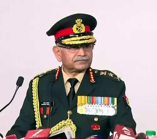 वर्तमान चुनौतियों पर ही नहीं, भविष्य के युद्धों की भी है तैयारी : सेना प्रमुख द्विवेदी